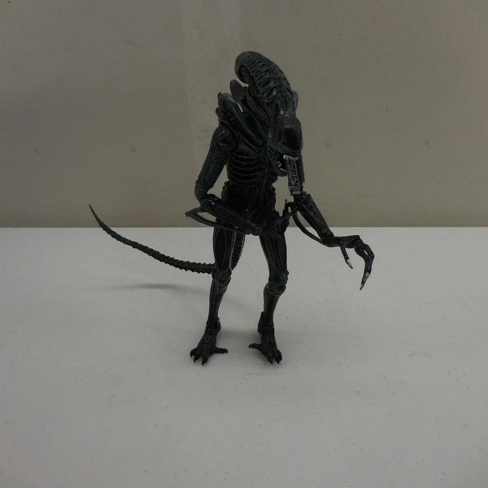 NECA Alien Xenomorph Warrior Action Figure Black Sci-Fi Horror Collectible